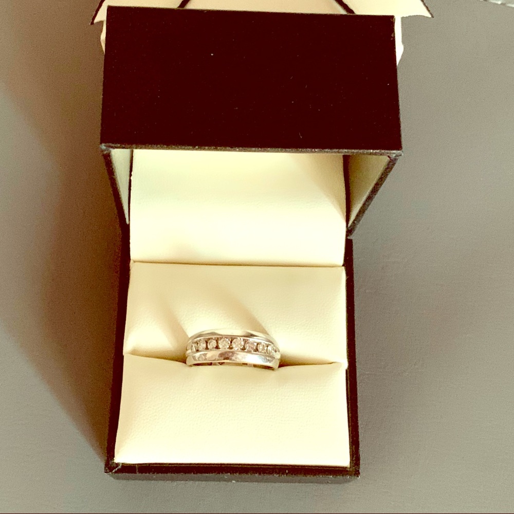 Men’s wedding band